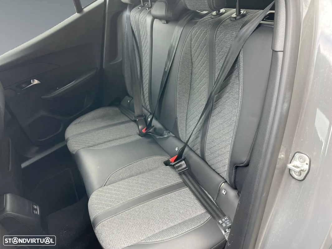 Peugeot 2008 1.2 PureTech Allure Pack EAT8 - 12