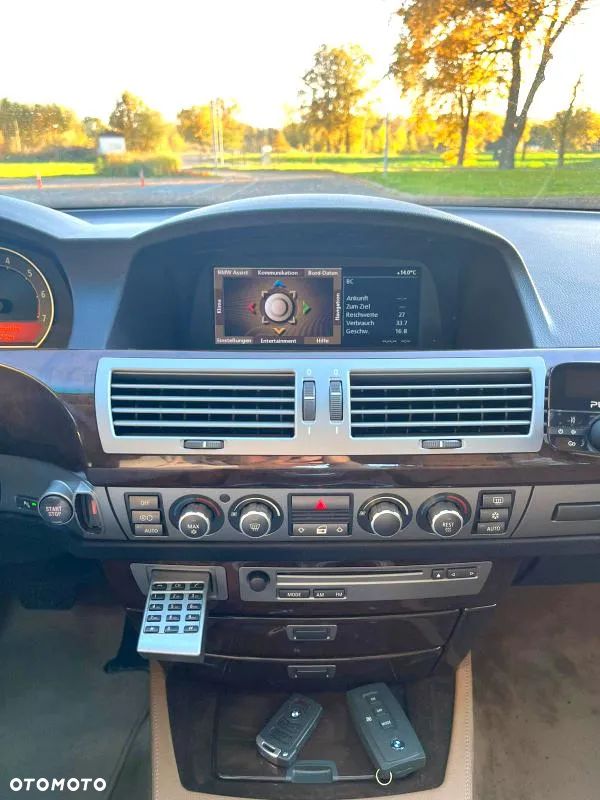 BMW Seria 7 740i L - 25