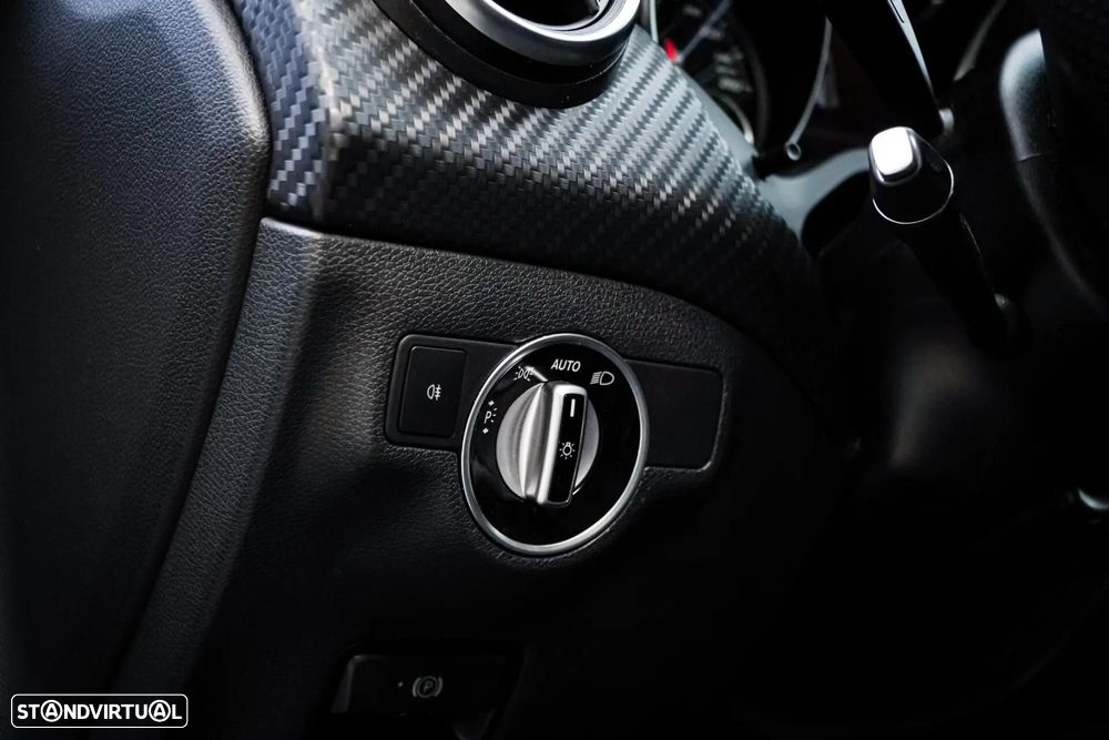 Mercedes-Benz A 180 d AMG Line - 31