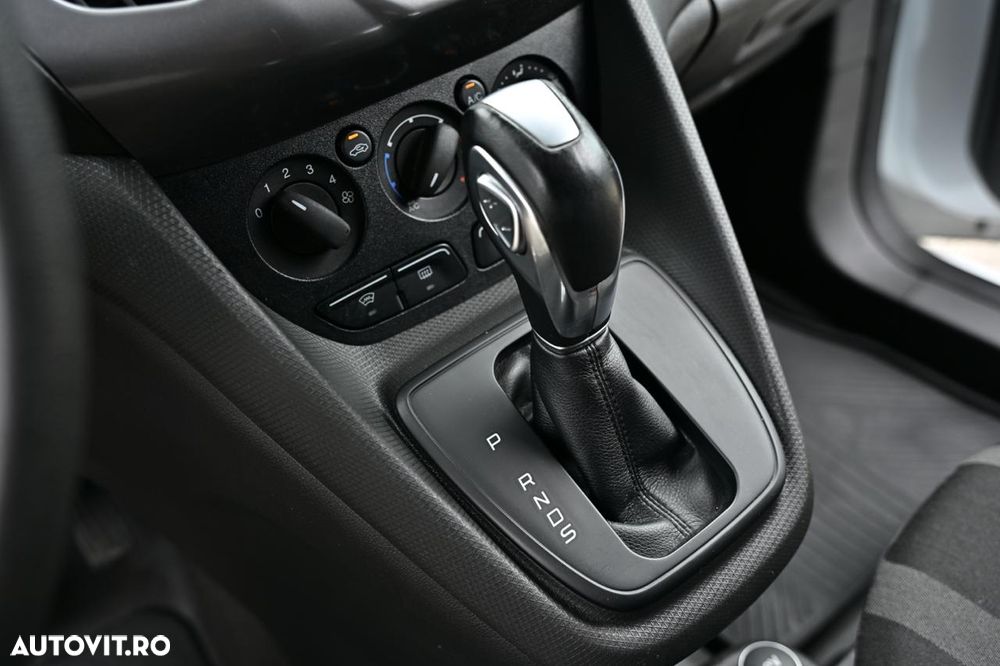 Ford Transit Connect - 11