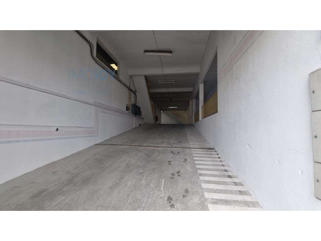 Oportunidade Única de Investimento: Armazém para Venda - Grande imagem: 2/15