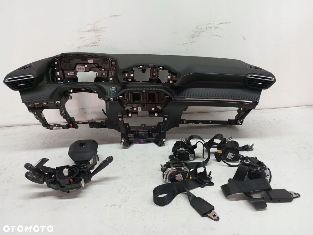 Konsola deska PULPIT PEUGEOT 2008 CARBON 23R ZIELONA NIĆ