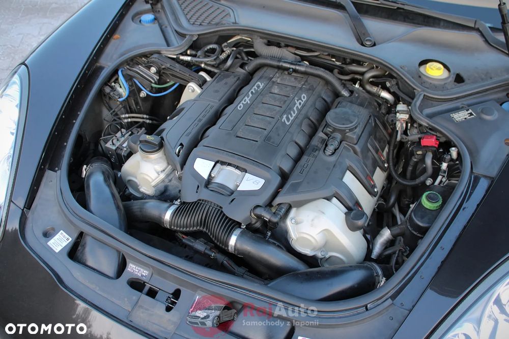 Porsche Panamera Turbo PDK - 13