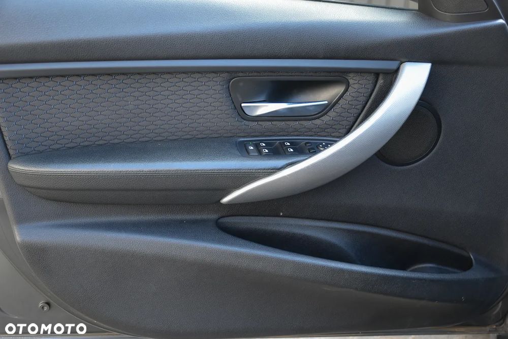 BMW Seria 3 320d DPF Edition Sport - 19