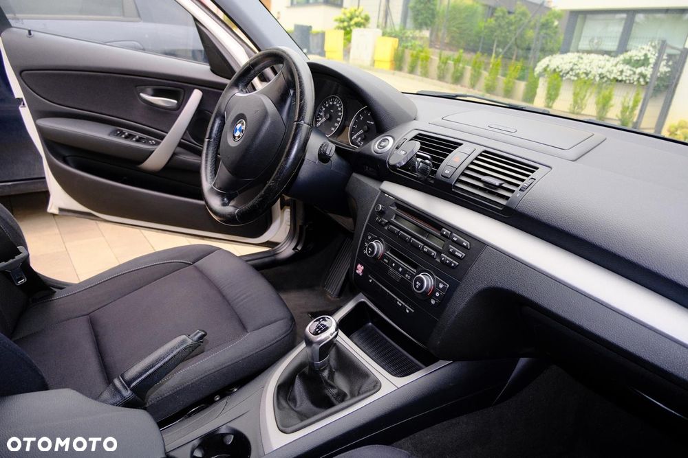 BMW Seria 1 116i - 11