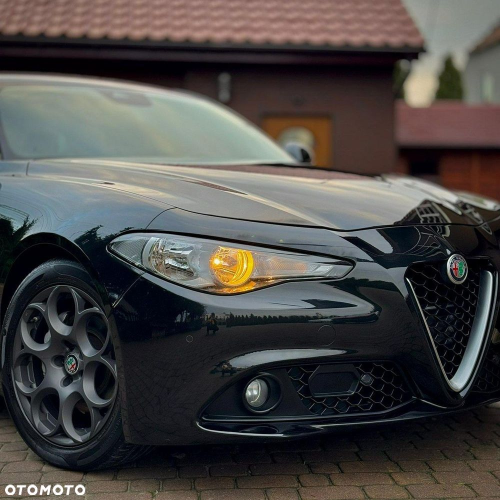 Alfa Romeo Giulia - 5