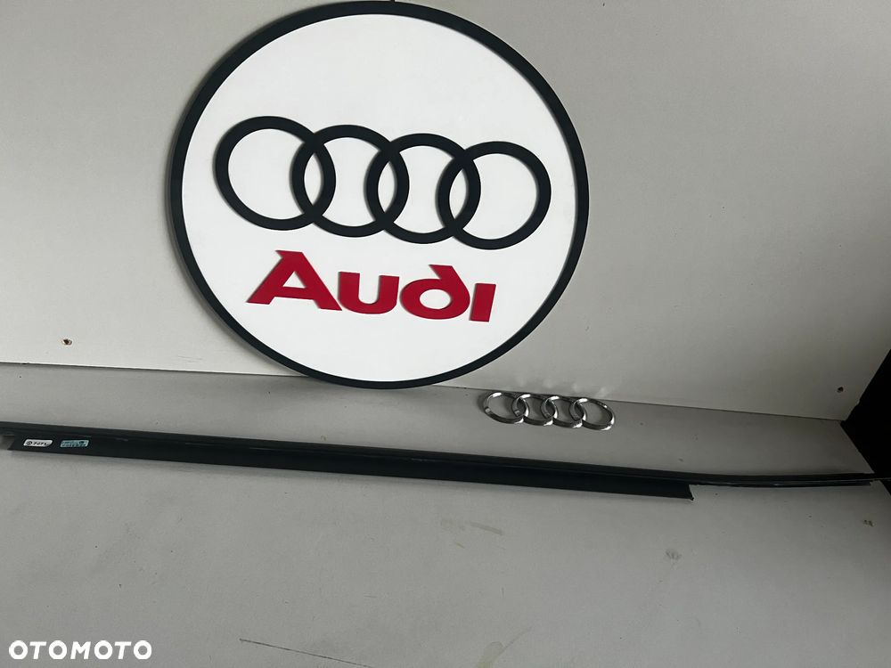 LISTWA MAT DRZWI PRAWY PRZÓD AUDI A5 8T0853284E