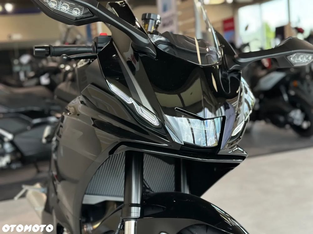 Yamaha R7 - 3