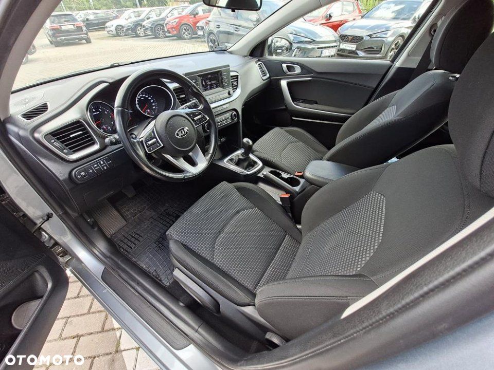 Kia Ceed - 10