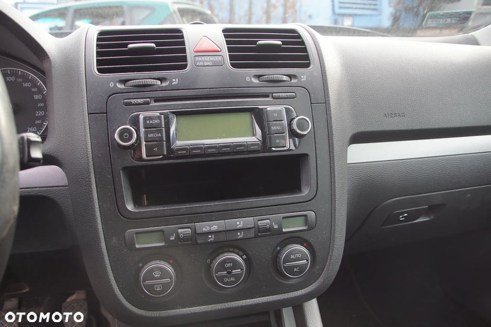 Auto na części - Volkswagen Golf V 1.6 MPI 102 KM BSE JHT LC9X 2008R Silnik Skrzynia Drzwi Zderzak Klapa Lampa Lusterko Klamka Szyba Deska Kokpit Sterownik Moduł Czujnik Licznik Panel Kierownica - 14