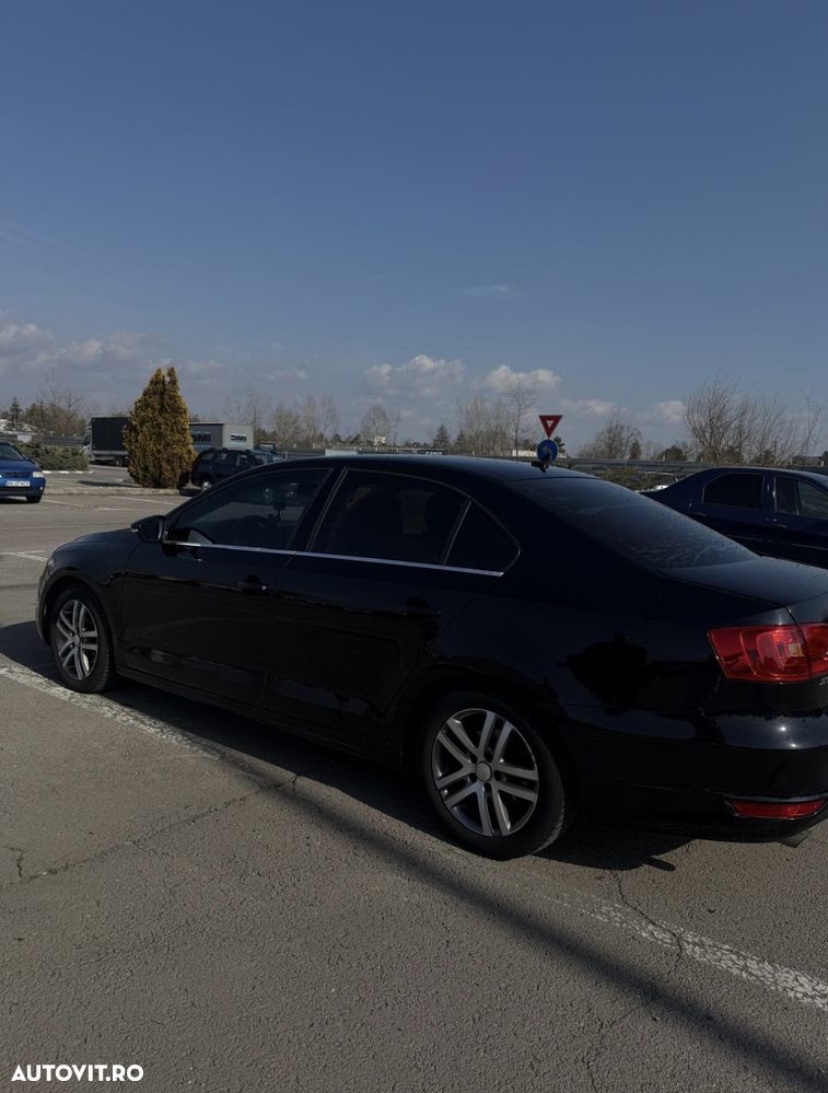 Volkswagen Jetta 1.6 TDI DPF Comfortline - 4