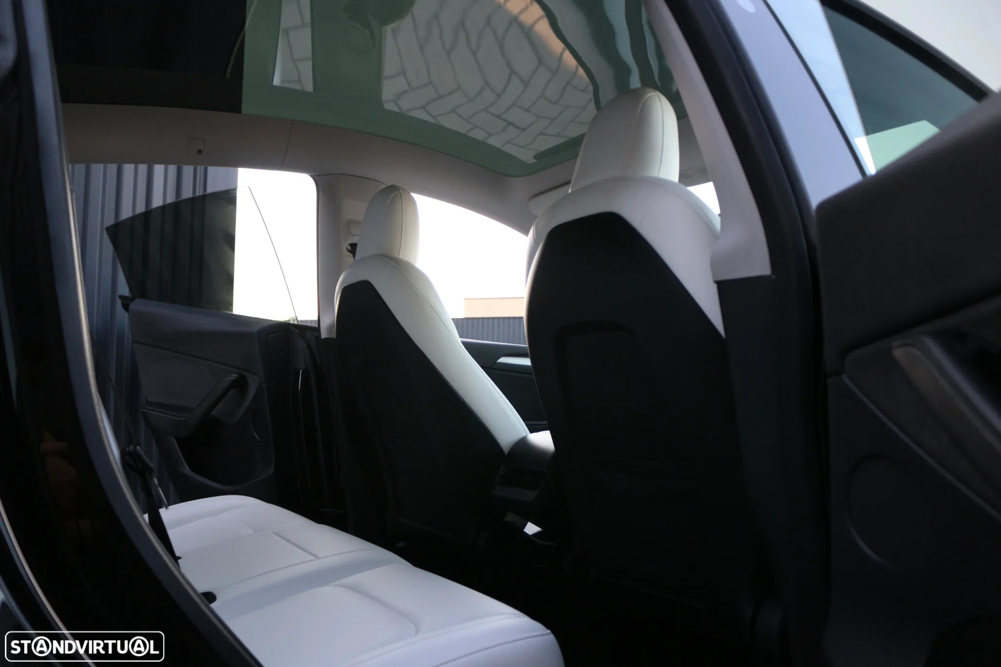 Tesla Model Y Long Range Dual Motor AWD - 16