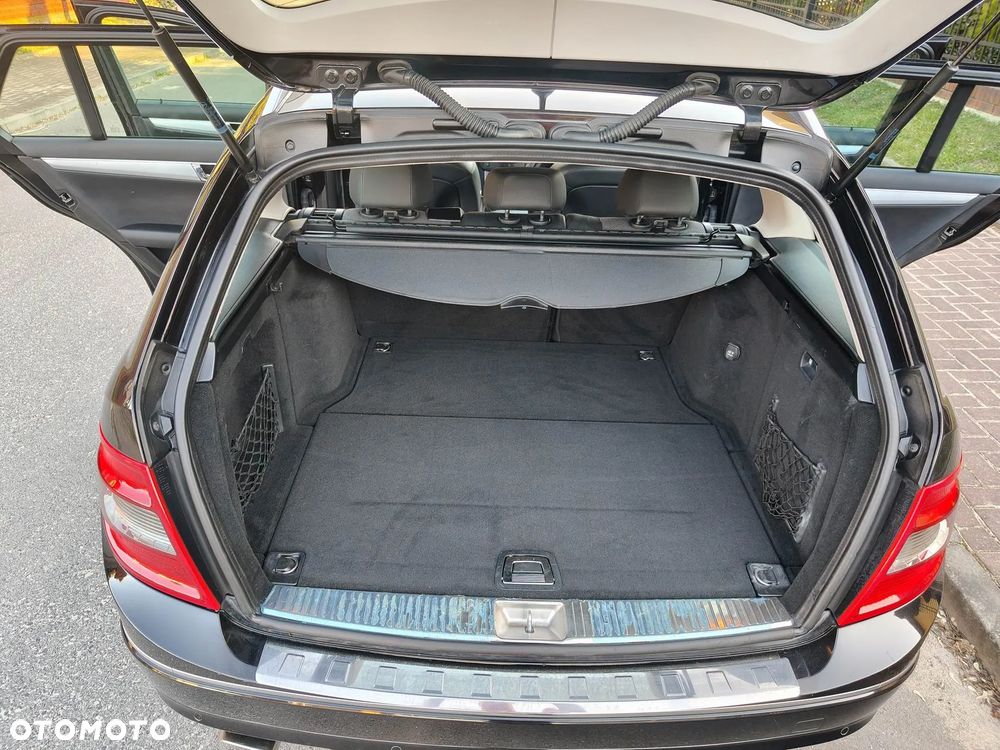 Mercedes-Benz Klasa C 220 CDI DPF Automatik BlueEFFICIENCY Avantgarde - 36