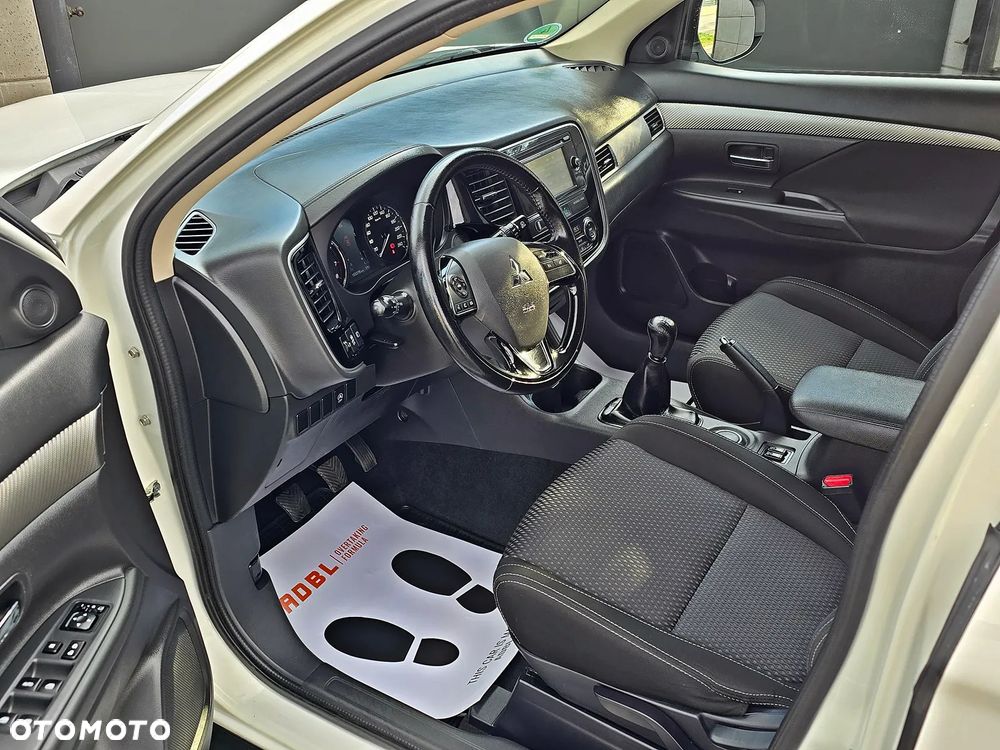 Mitsubishi Outlander 2.0 2WD Invite - 13