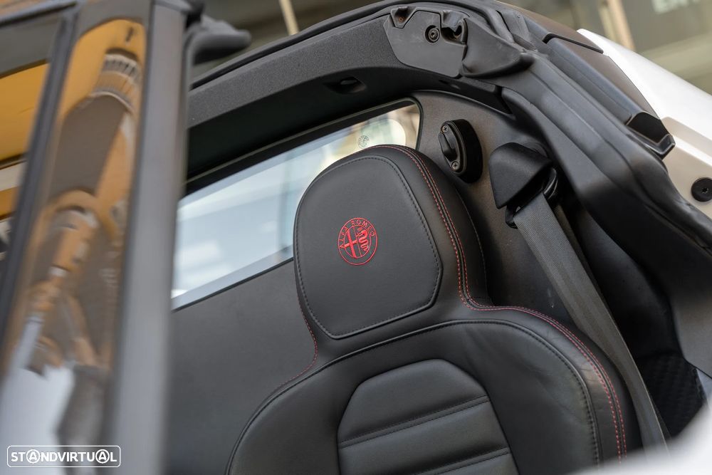 Alfa Romeo 4C Spider 1750 TBi - 10