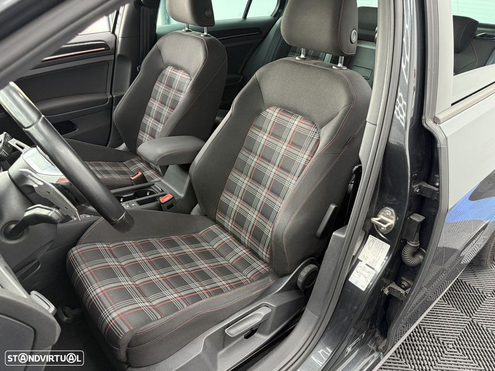 VW Golf 2.0 TSi GTi DSG - 14