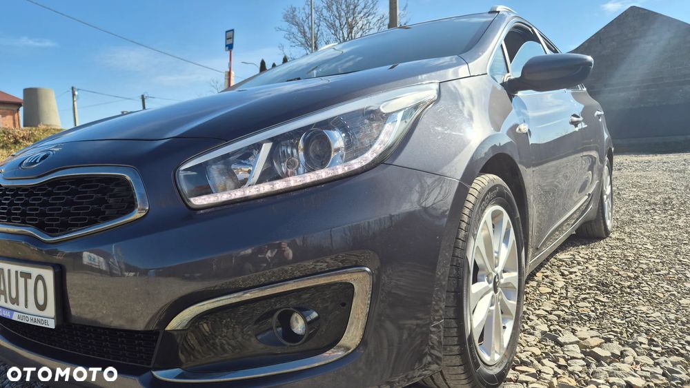 Kia Ceed 1.6 CRDi 136 ISG Dream Team Edition - 16