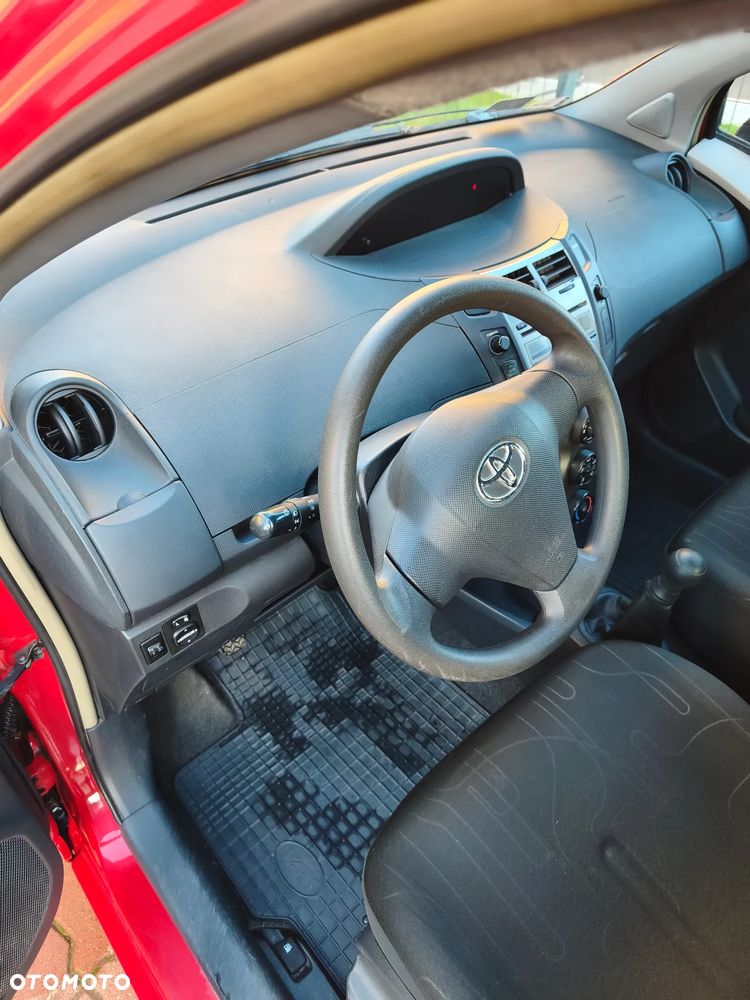 Toyota Yaris - 4