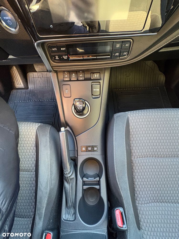 Toyota Auris Hybrid 135 Prestige - 11