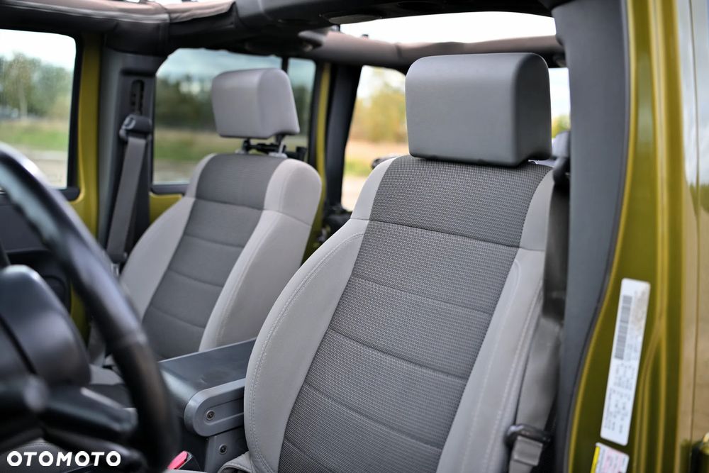 Jeep Wrangler Unlimited 3.8 Sahara - 24