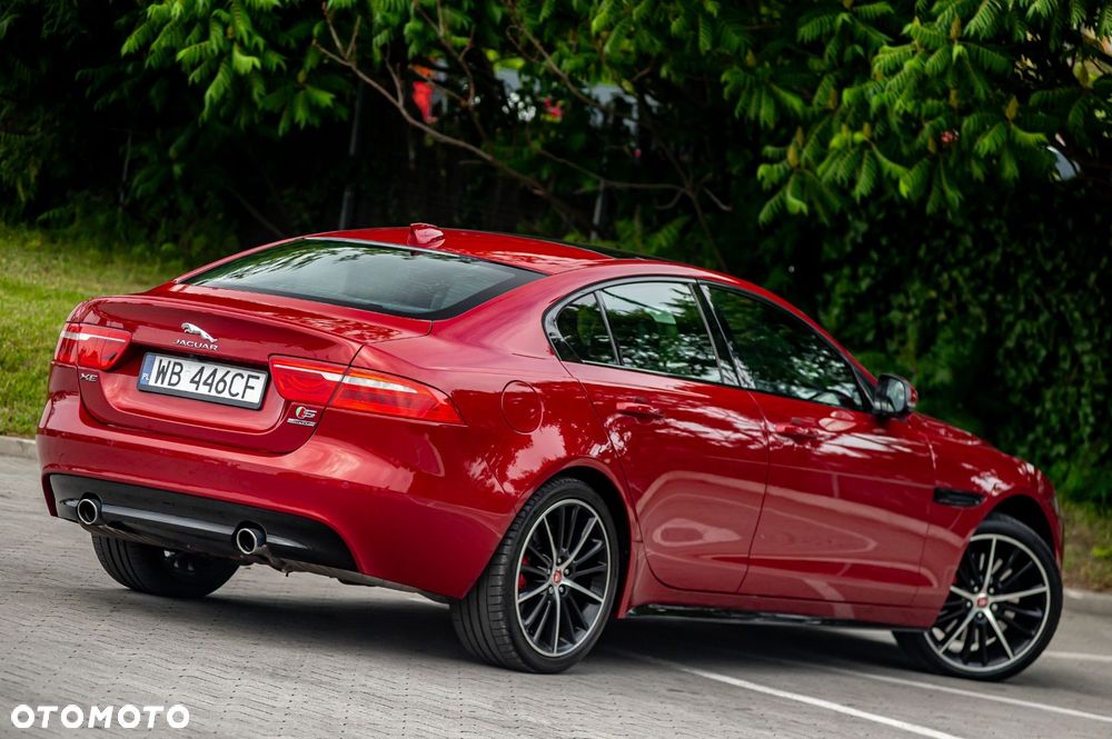 Jaguar XE - 15