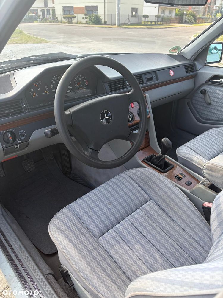 Mercedes-Benz W124 1991 photo 4