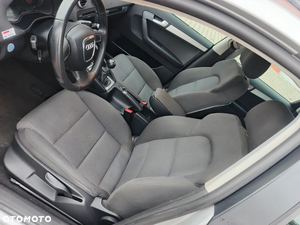 Audi A3 Sportback 1.6 TDI DPF Attraction - 8