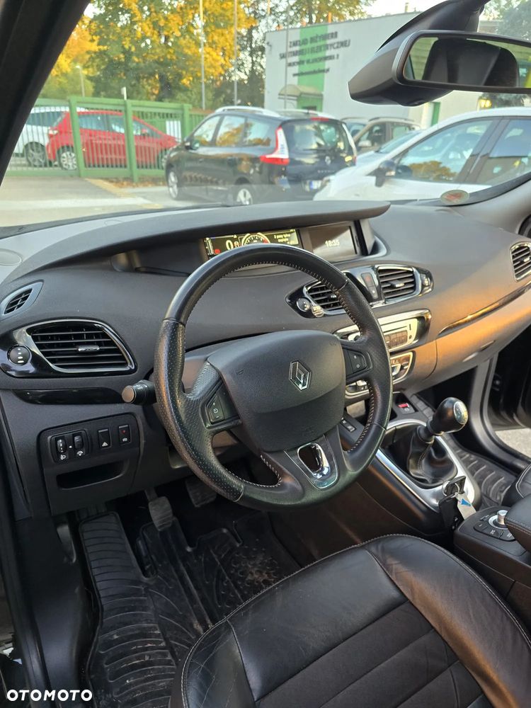 Renault Grand Scenic - 26