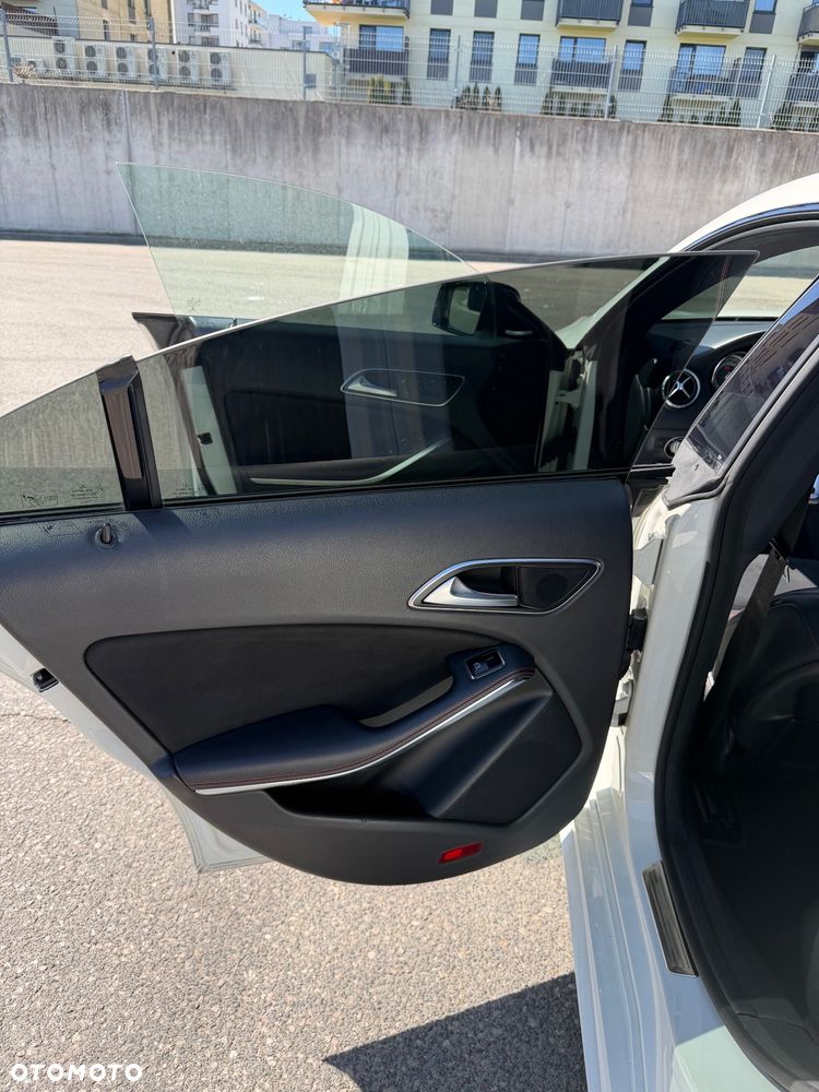 Mercedes-Benz CLA 250 4Matic 7G-DCT Sport - 12
