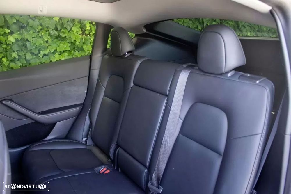 Tesla Model Y Long Range Dual Motor AWD - 14