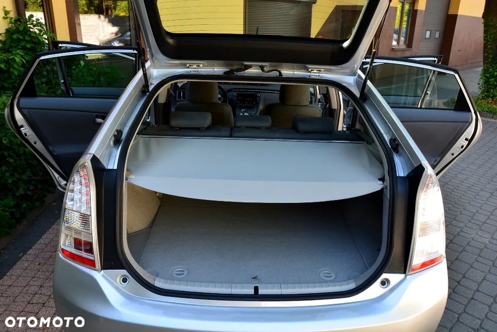 Toyota Prius (Hybrid) Comfort - 13
