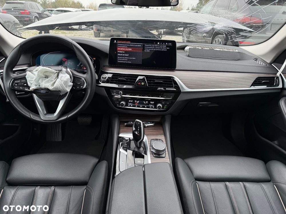 BMW Seria 5 530d xDrive Luxury Line - 28