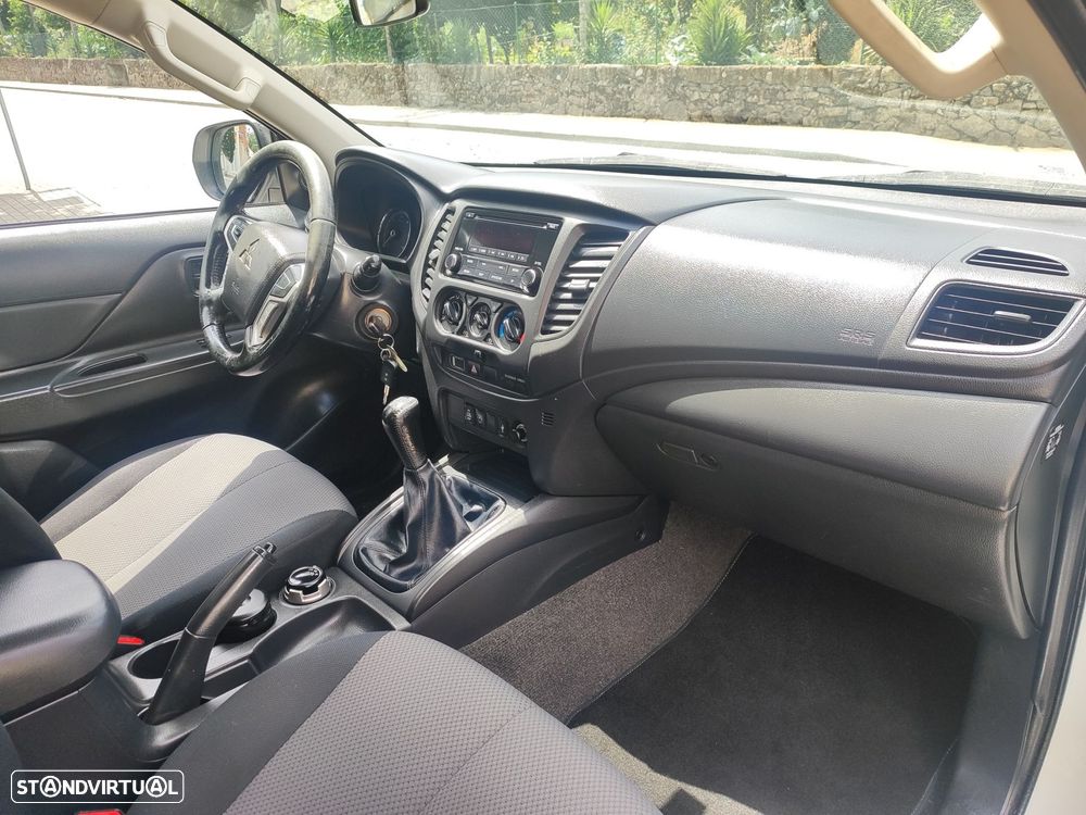 Mitsubishi L200 2.3 DI-D Space Cab Invite Strakar Look 4WD - 12