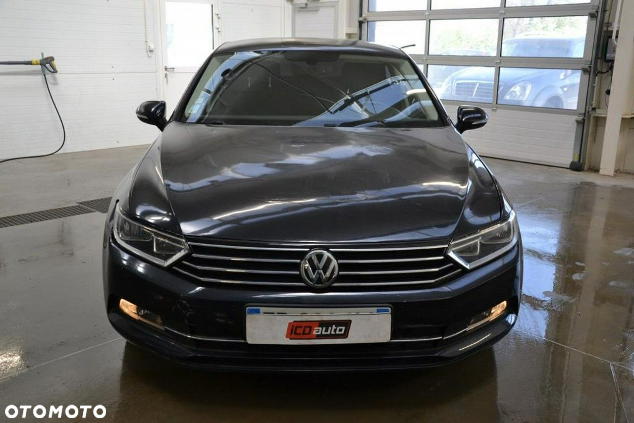 Volkswagen Passat - 2