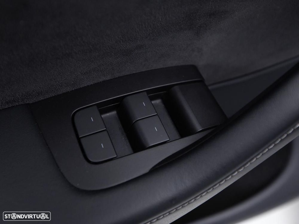 Tesla Model Y Long Range Dual Motor AWD - 19