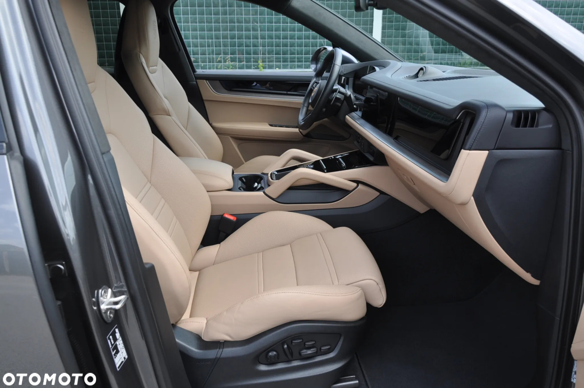 Porsche Cayenne Coupe E-Hybrid PHEV - 12