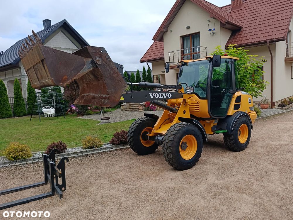 Volvo L25F - 4