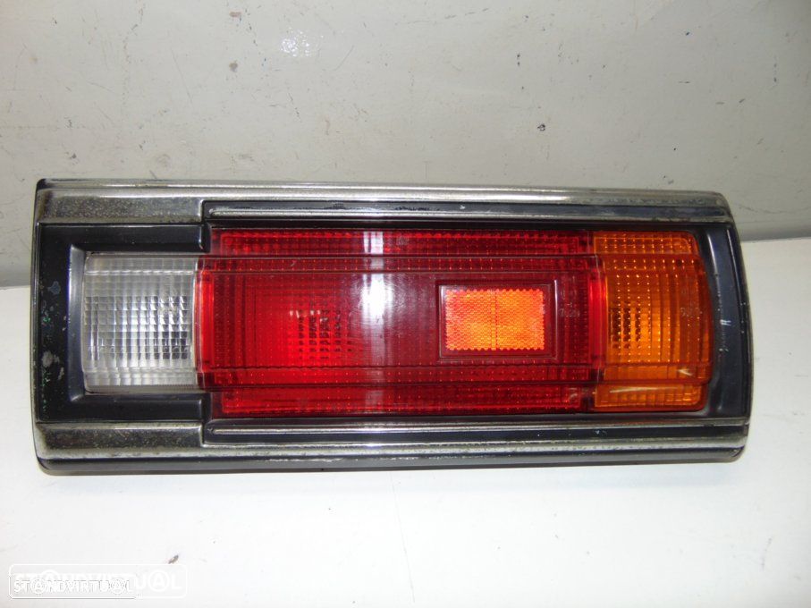 Datsun antigo - farolim de trás - 1