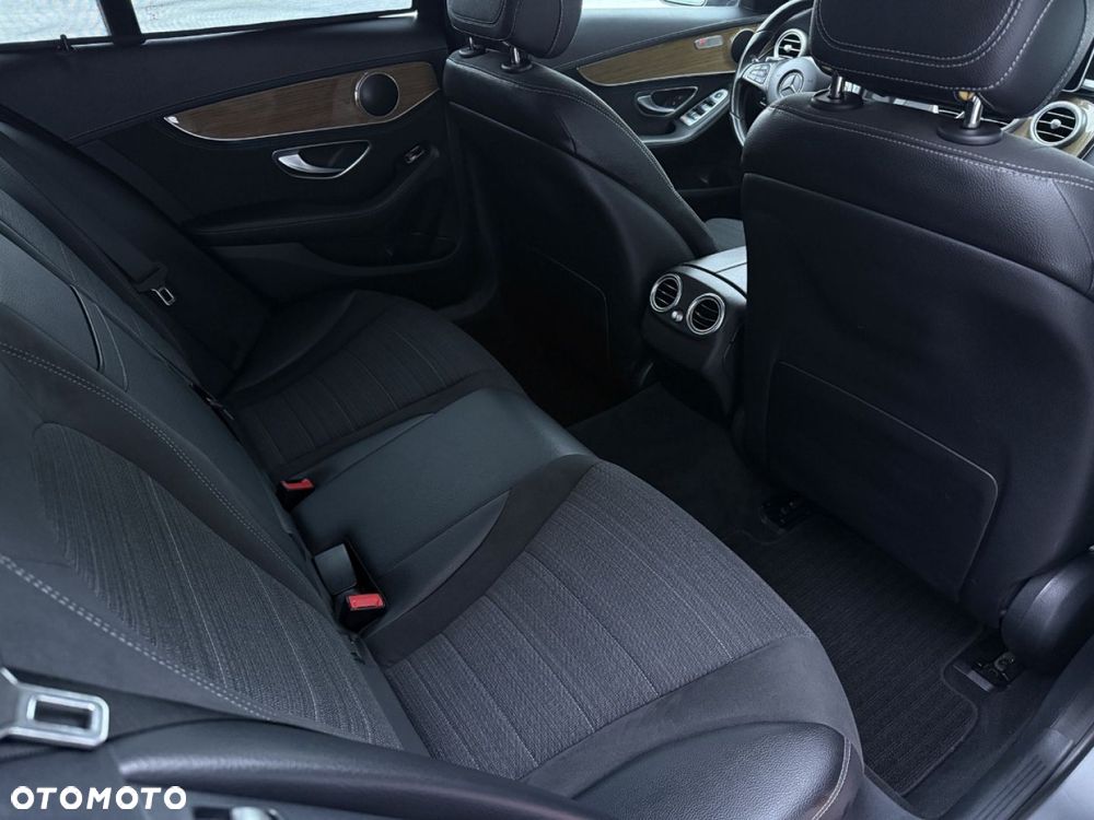 Mercedes-Benz Klasa C 180 7G-TRONIC Exclusive - 34