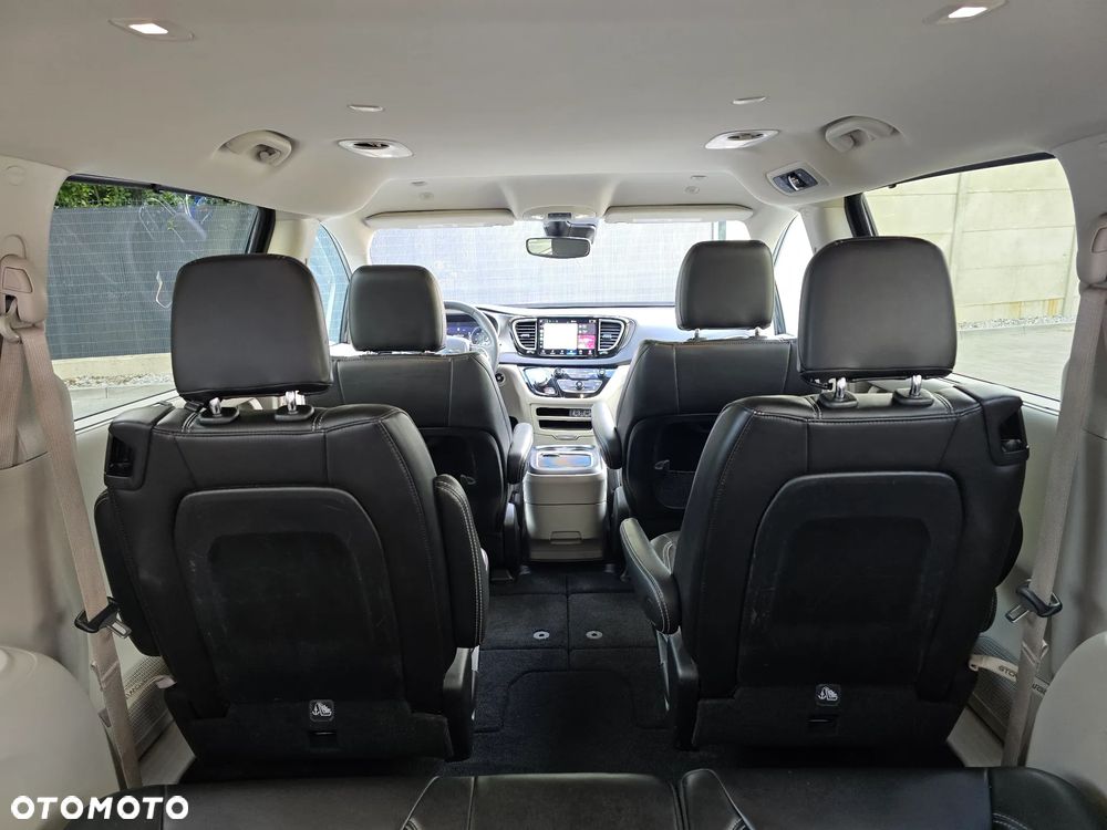 Chrysler Pacifica - 41
