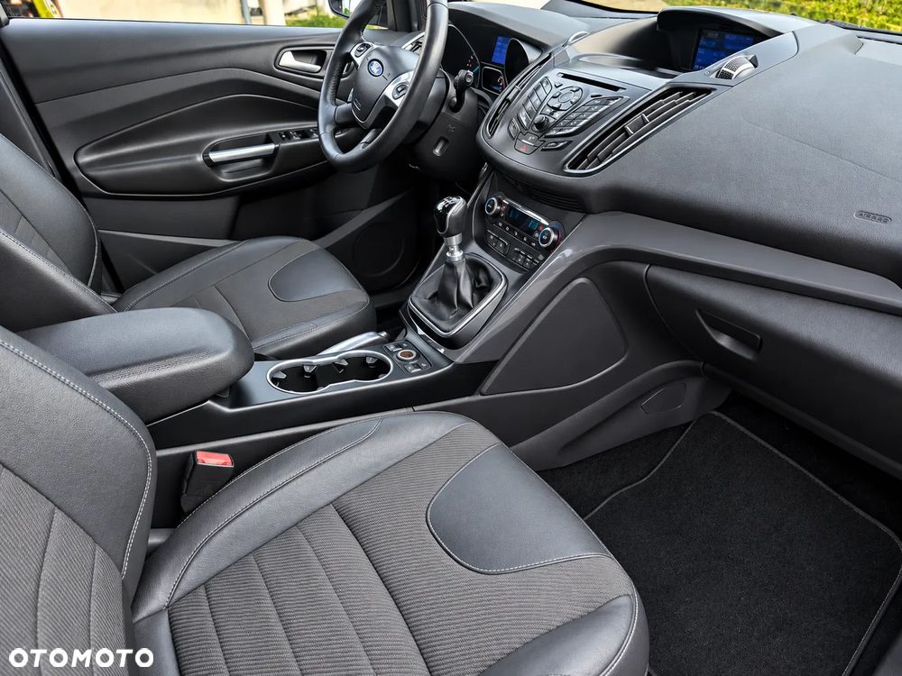 Ford Kuga 2.0 TDCi 2x4 Titanium - 2