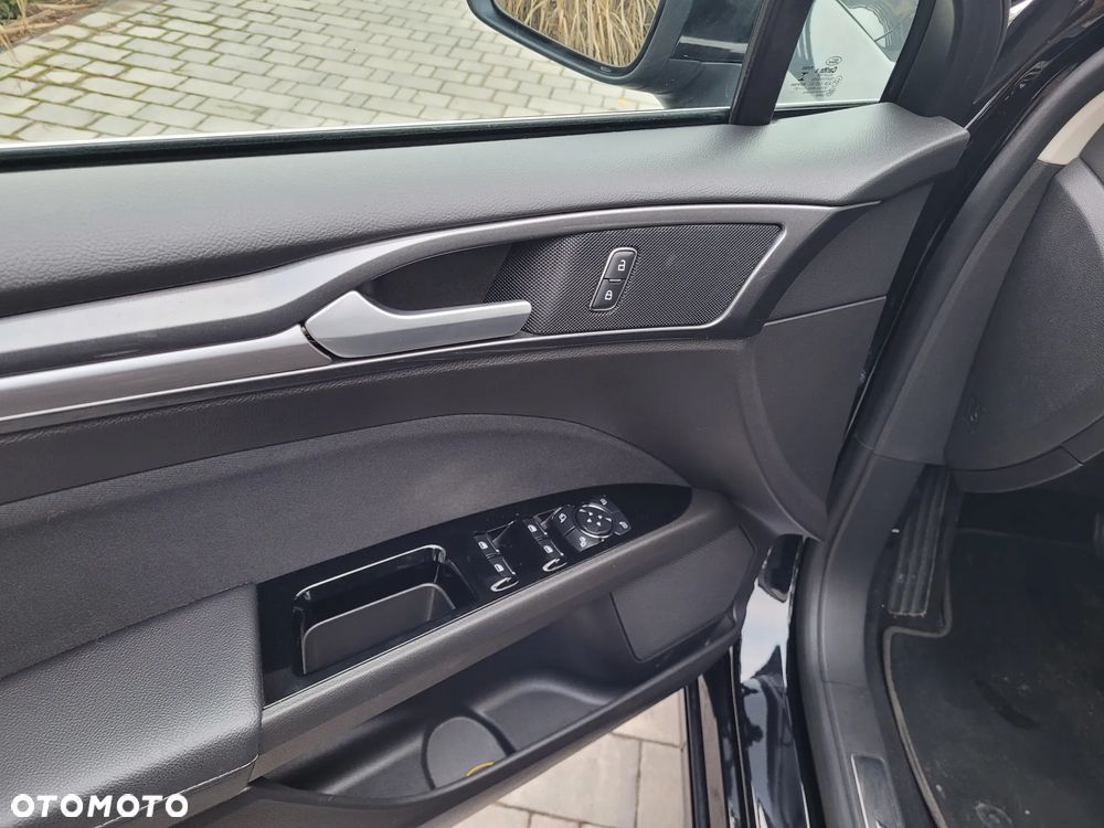 Ford Mondeo 2.0 EcoBlue Titanium - 38