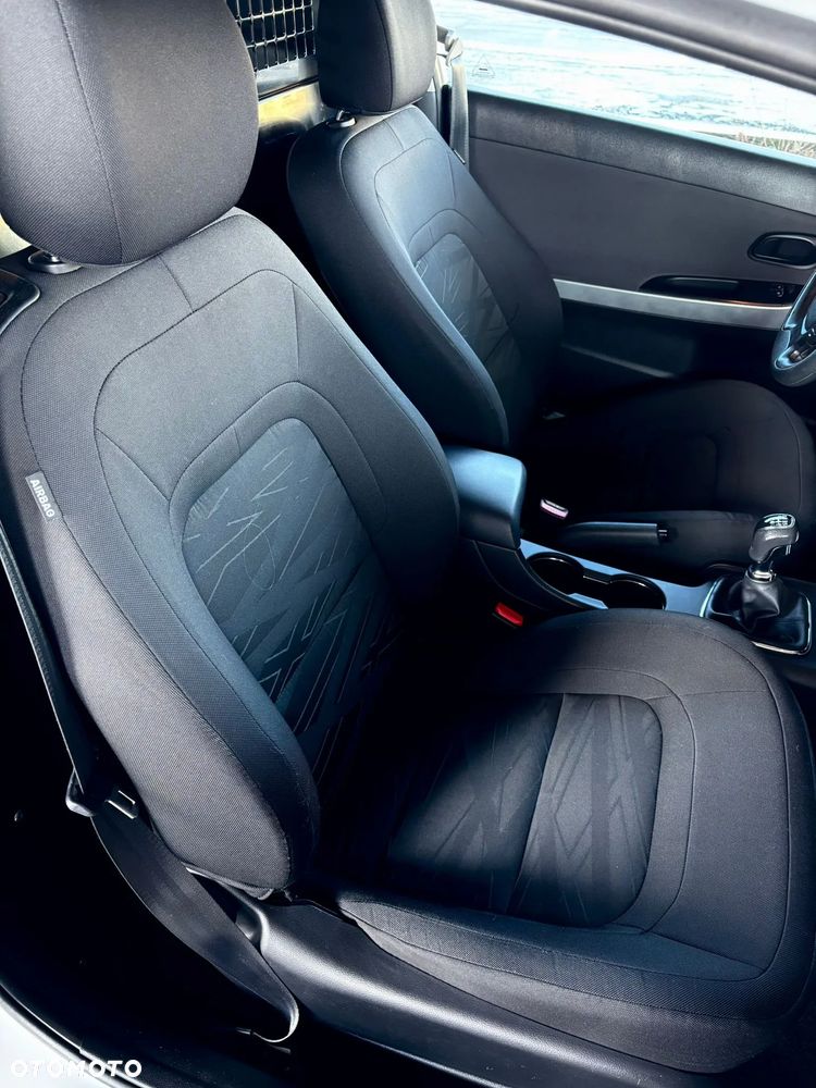 Kia Ceed - 12