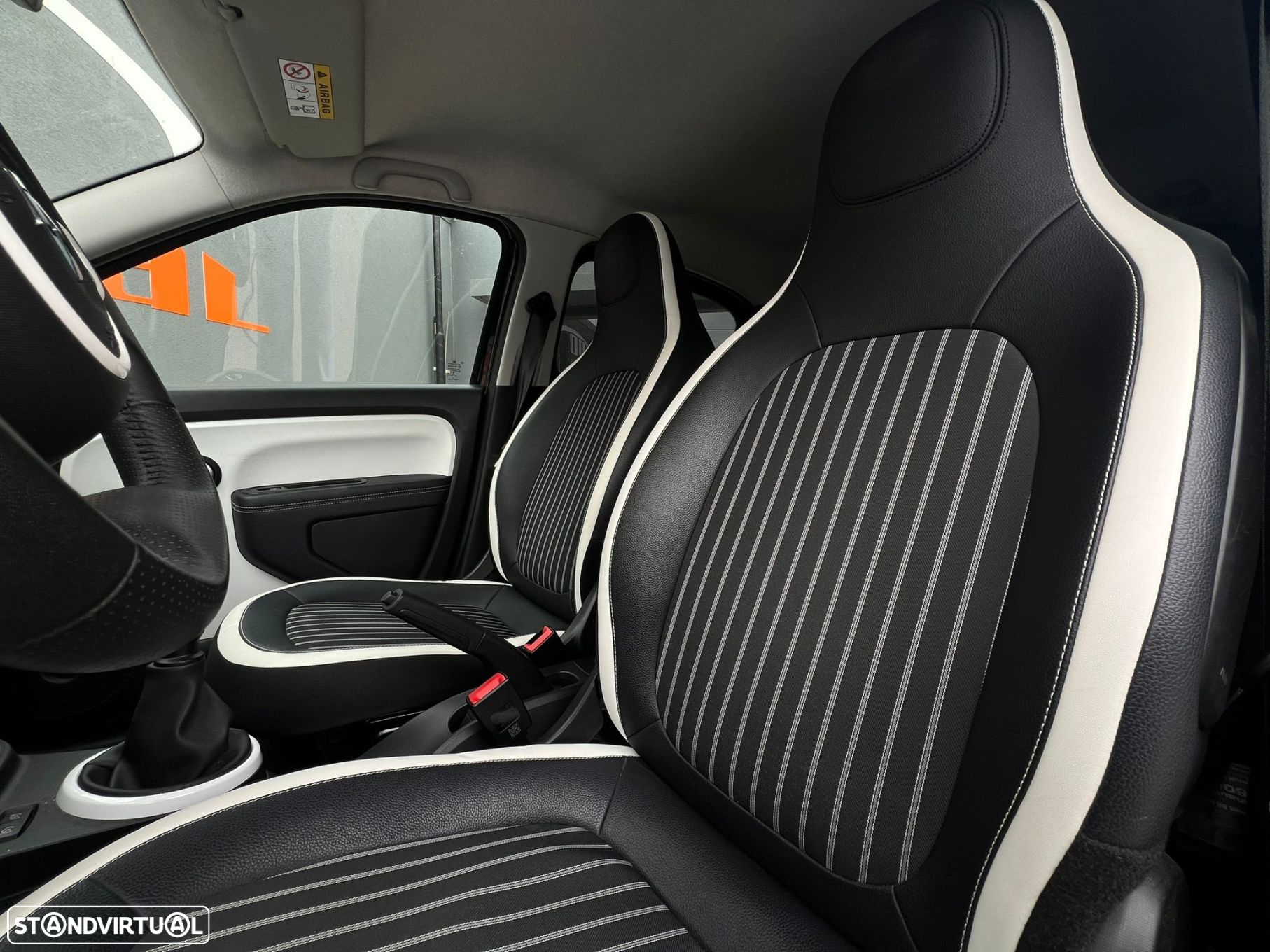 Renault Twingo 1.0 SCe Intens - 12