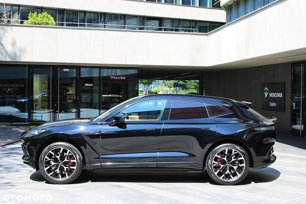 Aston Martin DBX - 5