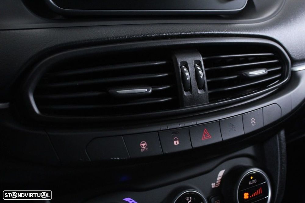 Fiat Tipo Station Wagon 1.3 M-Jet Lounge Tech - 28