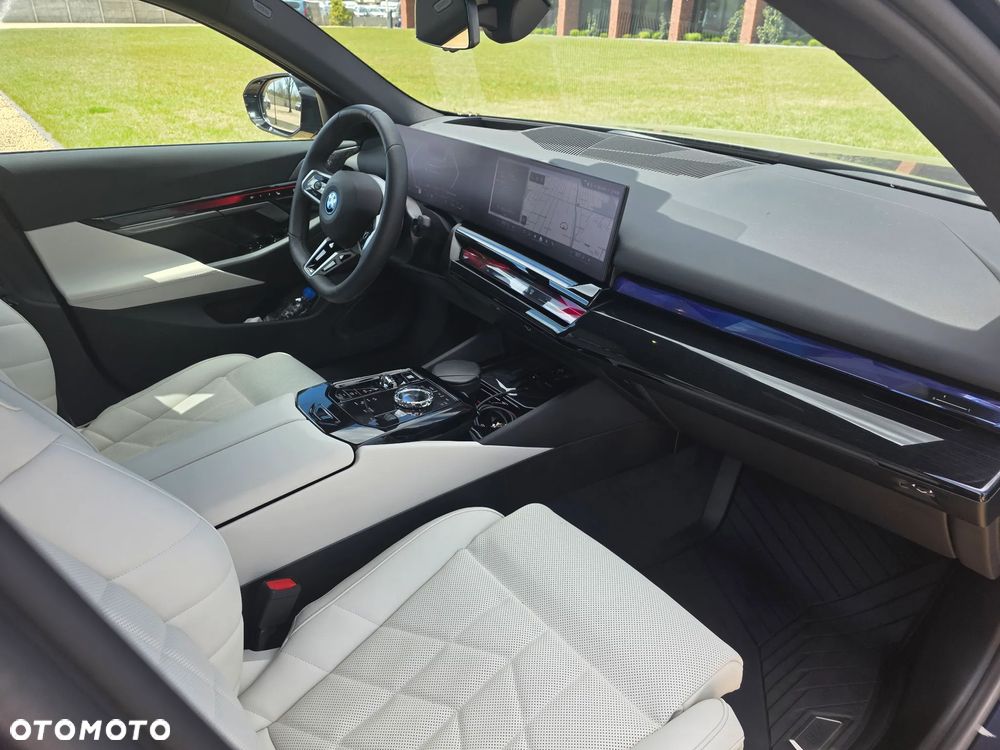 BMW Seria 5 550e xDrive PHEV M Sport - 22