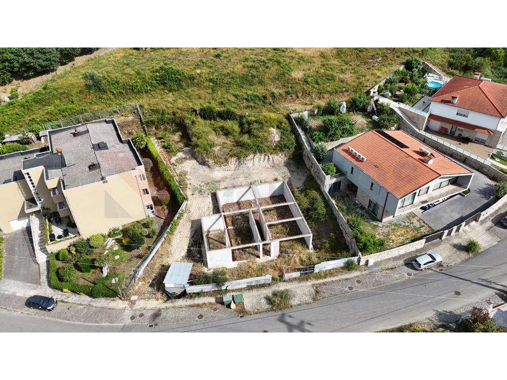 Terreno com benfeitorias - Grande imagem: 2/7