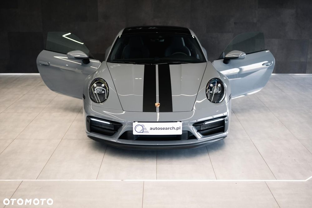 Porsche 911 Carrera 4 GTS - 35