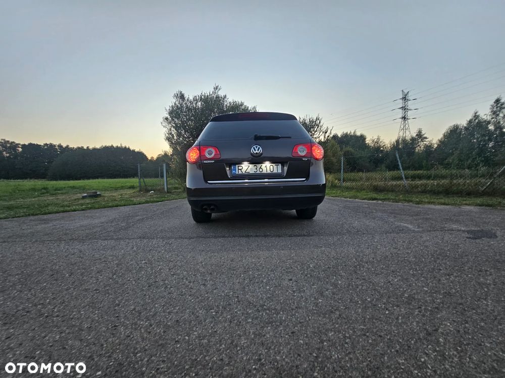 Volkswagen Passat - 16